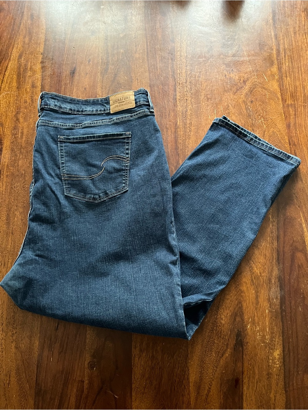 Levi Strauss Signature Gold Totally Shaping Straight Jeans - Size 24S -Dark Wash